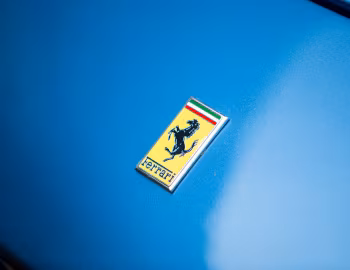 Logo Ferrari 275 GTS [UK-spec] '1965–66