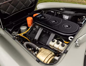 Sous la capuche Ferrari 330 GTS (#10689) '1967
