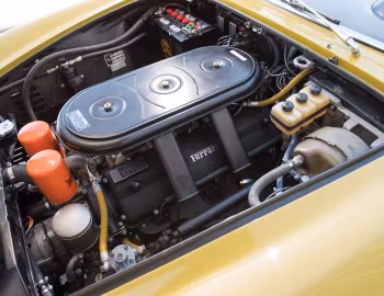 Sous la capuche Ferrari 330 GTS (#10817) '1967