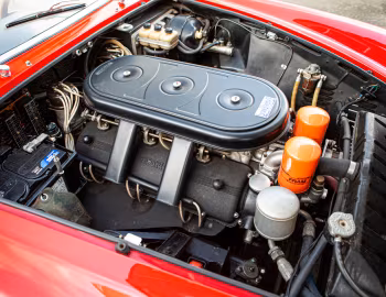 Sous la capuche Ferrari 330 GTS (#10113) '07.1967