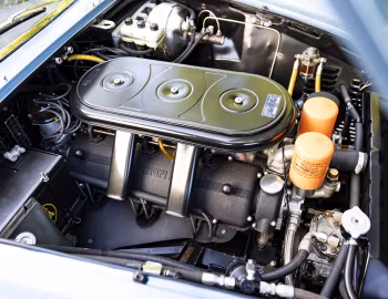 Sous la capuche Ferrari 330 GTS (#10359) '1967