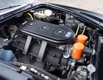 Sous la capuche Ferrari 330 GTS (#10703) '1967