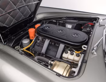 Sous la capuche Ferrari 330 GTS (#10689) '1967