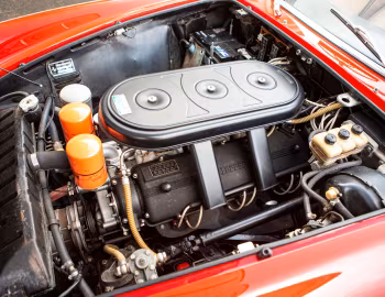 Bajo el capó Ferrari 330 GTS (#10113) '07.1967
