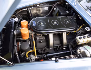 Sous la capuche Ferrari 330 GTS (#10359) '1967