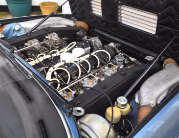 Sous la capuche Ferrari 365 GT4 2+2 [UK-spec] '1972–76