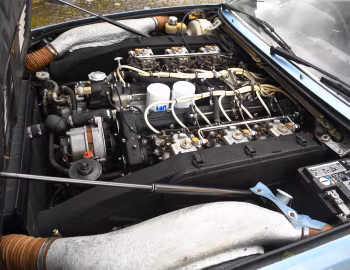 Sous la capuche Ferrari 365 GT4 2+2 [UK-spec] '1972–76