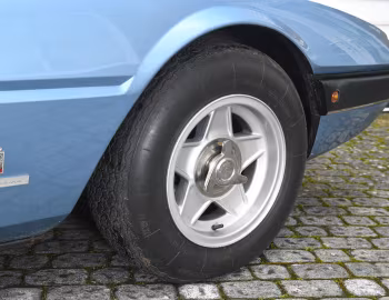 Ferrari 365 GT4 2+2 [UK-spec] '1972–76