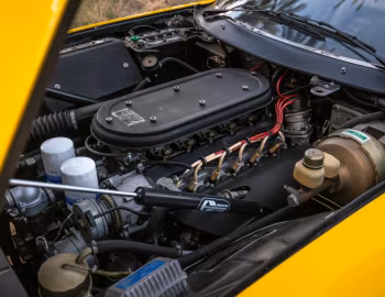 Sob o capô Ferrari 365 GTS/4 "Daytona" [North America] (#14863) '12.1971