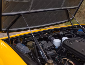 Sob o capô Ferrari 365 GTS/4 "Daytona" [North America] (#14863) '12.1971