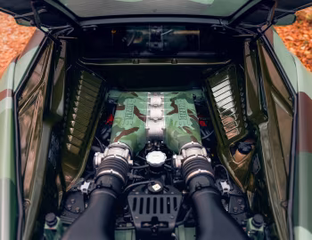 Sous la capuche Ferrari 458 Italia Tailor Made "Army" (#170100) '2012