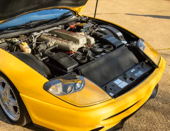 Sous la capuche Ferrari 550 Barchetta Pininfarina [UK-spec] '2000–01