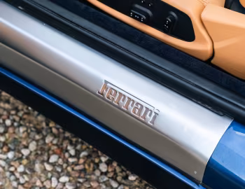 Logo Ferrari 612 Scaglietti [UK-spec] '2004–11