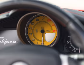 Painel Ferrari California [UK-spec] '2009–12