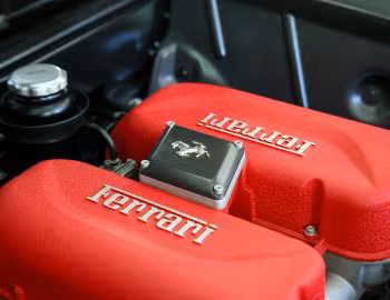 Sous la capuche Ferrari Challenge Stradale with option "Without tricolour stripe" [North America] '2003–04