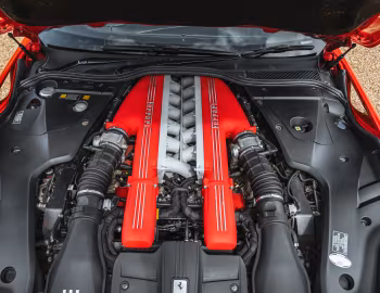 Sous la capuche Ferrari F12berlinetta [UK-spec] '2012–17