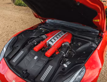 Sous la capuche Ferrari F12berlinetta [UK-spec] '2012–17
