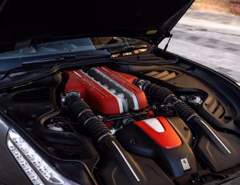 Sous la capuche Ferrari FF [UK-spec] '2011–16