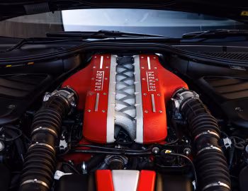 Sous la capuche Ferrari FF [UK-spec] '2011–16