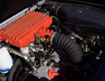 Sous la capuche Ferrari Mondial Cabriolet [North America] '1984–85