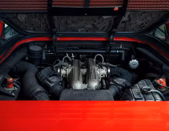 Sous la capuche Ferrari Mondial T [UK-spec] '1989–93