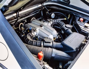 Sous la capuche Ferrari Mondial T [UK-spec] '1989–93