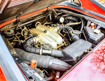 Sous la capuche Ferrari Mondial T [UK-spec] '1989–93