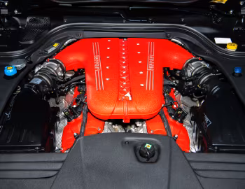 Sous la capuche Ferrari SA Aperta [North America] (#182154) '2011