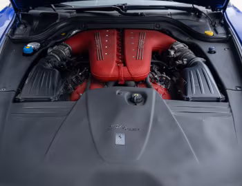 Sous la capuche Ferrari SA Aperta (#182784) '2011