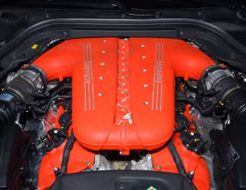Sous la capuche Ferrari SA Aperta [Worldwide] (#183444) '2011