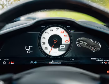 Комбинация приборов Ferrari Purosangue [UK-spec] '2023–н.в.