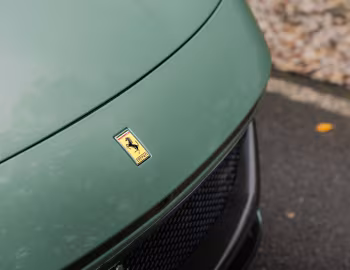 Логотип Ferrari Purosangue [UK-spec] '2023–н.в.