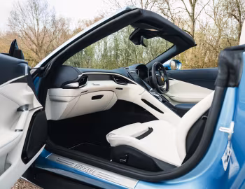 Интерьер Ferrari Roma Spider [UK-spec] (F169A) '2023–26