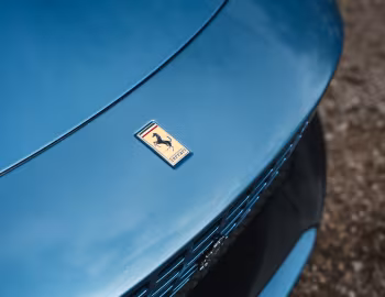 Логотип Ferrari Roma Spider [UK-spec] (F169A) '2023–26
