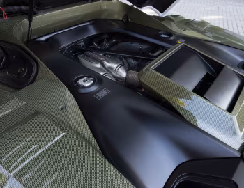 Под капотом Ferrari SC40 '10.2025