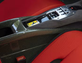 Интерьер Ferrari SC40 '10.2025