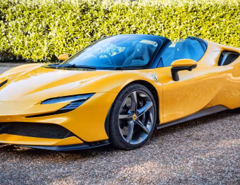 Ferrari SF90 Spider [UK-spec] (F173A) '2021–н.в.