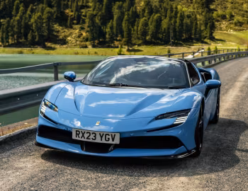 Ferrari SF90 Spider [UK-spec] (F173A) '2021–pr.