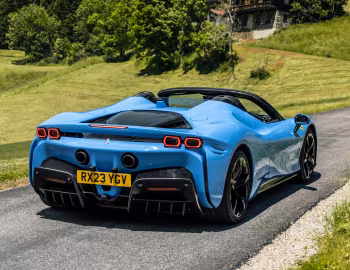 Ferrari SF90 Spider [UK-spec] (F173A) '2021–pr.