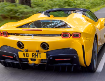 Ferrari SF90 Spider [UK-spec] (F173A) '2021–н.в.