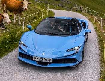 Ferrari SF90 Spider [UK-spec] (F173A) '2021–pr.