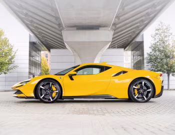 Ferrari SF90 Stradale [UK-spec] (F173) '2020–pr.