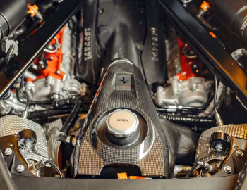 Sous la capuche Ferrari SF90 Stradale [Worldwide] (F173) '2020–pr.