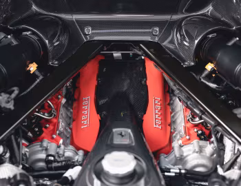 Под капотом Ferrari SF90 Stradale [UK-spec] (F173) '2020–н.в.