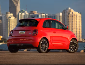 2024–pr. Fiat (500e)ᴿᴱᴰ [North America] (332) '2024–pr.