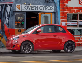 2024–pr. Fiat (500e)ᴿᴱᴰ [North America] (332) '2024–pr.