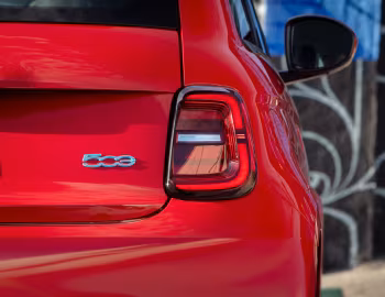 2024–pr. Fiat (500e)ᴿᴱᴰ [North America] (332) '2024–pr.