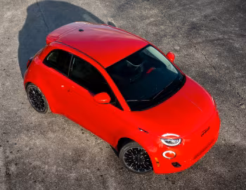 2024–pr. Fiat (500e)ᴿᴱᴰ [North America] (332) '2024–pr.