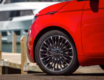 2024–pr. Fiat (500e)ᴿᴱᴰ [North America] (332) '2024–pr.