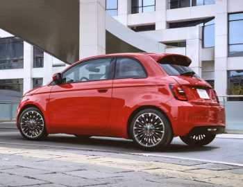 2024–pr. Fiat (500e)ᴿᴱᴰ [North America] (332) '2024–pr.